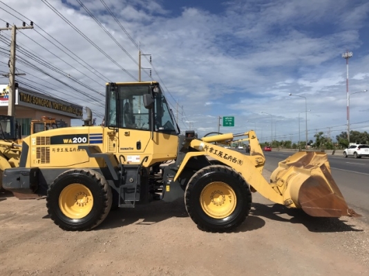 ขายรถตักล้อยาง KOMATSU WA200-5 (6,xxx ชั่วโมง) นำเข้าเองจากญี่ปุ่น สภาพสวยพร้อมใช้ มีVDOการทำงานครับ