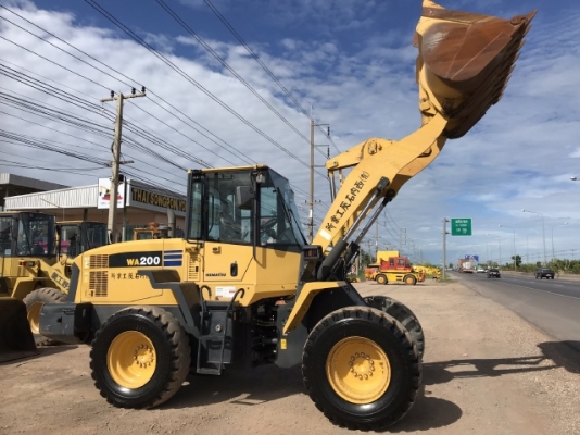 ขายรถตักล้อยาง KOMATSU WA200-5 (6,xxx ชั่วโมง) นำเข้าเองจากญี่ปุ่น สภาพสวยพร้อมใช้ มีVDOการทำงานครับ