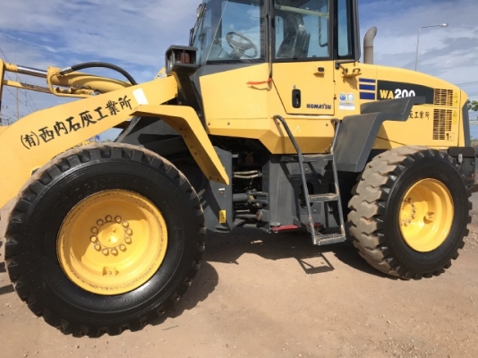 ขายรถตักล้อยาง KOMATSU WA200-5 (6,xxx ชั่วโมง) นำเข้าเองจากญี่ปุ่น สภาพสวยพร้อมใช้ มีVDOการทำงานครับ