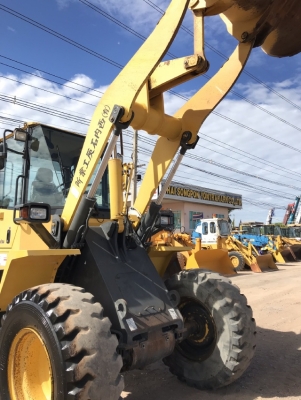 ขายรถตักล้อยาง KOMATSU WA200-5 (6,xxx ชั่วโมง) นำเข้าเองจากญี่ปุ่น สภาพสวยพร้อมใช้ มีVDOการทำงานครับ