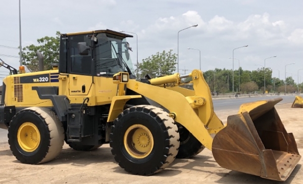ขายรถตักล้อยาง KOMATSU WA320-6 รถนอกนำเข้าเองจากญี่ปุ่น สภาพสวยพร้อมใช้ มีVDOการทำงานครับ