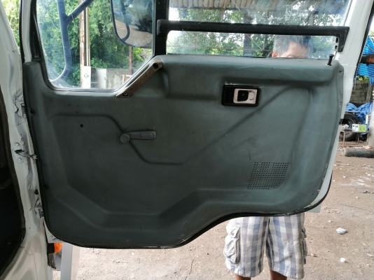 หัวMITSU  FN527 ไอ้หลงสวยๆมาแล้วครับ สีใหม่บางๆอุปกรณ์ครบ ขาหน้า ขาหลัง กันชน ตีนเบรคทิฟฟี่ ตู้แอร์ ยกใส่รถได้เลย