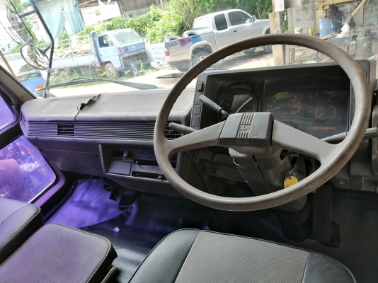 หัวMITSU  FN527 ไอ้หลงสวยๆมาแล้วครับ สีใหม่บางๆอุปกรณ์ครบ ขาหน้า ขาหลัง กันชน ตีนเบรคทิฟฟี่ ตู้แอร์ ยกใส่รถได้เลย