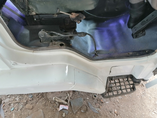 หัวMITSU  FN527 ไอ้หลงสวยๆมาแล้วครับ สีใหม่บางๆอุปกรณ์ครบ ขาหน้า ขาหลัง กันชน ตีนเบรคทิฟฟี่ ตู้แอร์ ยกใส่รถได้เลย