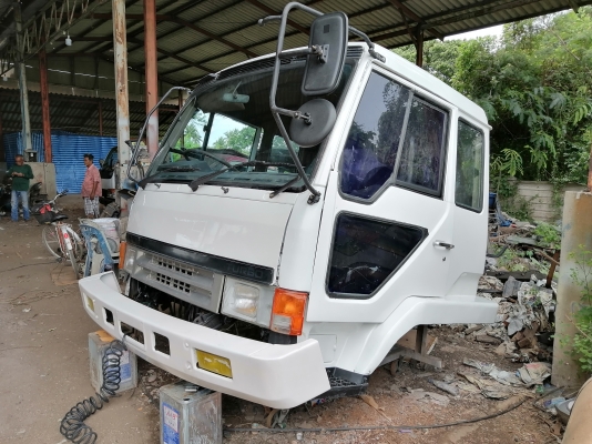 หัวMITSU  FN527 ไอ้หลงสวยๆมาแล้วครับ สีใหม่บางๆอุปกรณ์ครบ ขาหน้า ขาหลัง กันชน ตีนเบรคทิฟฟี่ ตู้แอร์ ยกใส่รถได้เลย