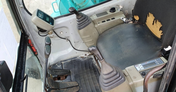 KOBELCO-SK200SR  ราคา870,000บาท รถนอก  ชั่วโม่งทำงานน้อย  รถนอกเพิ่งนำเข้ามา  เอกสารชุดจดทะเบียนยังไม่เคยใช้งานในเมืองไทยเลย เครื่องอีซูซู4สูบ4BG1เทอร์โบแรงดีปั่มแรง  ไฟฟ้าเต็ม  เร็วแรงไม่โหลดบูมอาร์สวยเอวแน่นช่วงล่างเต็มเอกสารอินวอย 081-989-1989 หรั่งครั