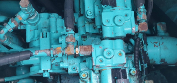 KOBELCO-SK200SR  ราคา870,000บาท รถนอก  ชั่วโม่งทำงานน้อย  รถนอกเพิ่งนำเข้ามา  เอกสารชุดจดทะเบียนยังไม่เคยใช้งานในเมืองไทยเลย เครื่องอีซูซู4สูบ4BG1เทอร์โบแรงดีปั่มแรง  ไฟฟ้าเต็ม  เร็วแรงไม่โหลดบูมอาร์สวยเอวแน่นช่วงล่างเต็มเอกสารอินวอย 081-989-1989 หรั่งครั