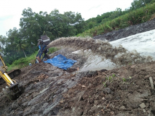 ท่อสูบน้ำพญานาค ท่อ8นิ้ว ยาว 11 เมตร น้ำออกแรงประมาณ 10 เมตร เครืองยนต์ อีซูซีมังกร พร้อมใช้งาน