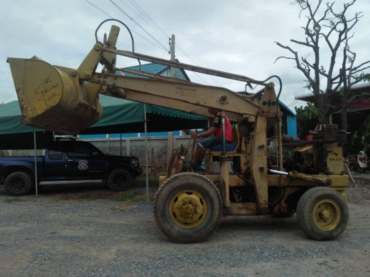 ขายรถตักล้อยางSD20 เกียร์ท๊อกใช้ตักแกลบอยู่รถทำงานปกติราคา 95,000