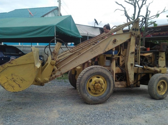 ขายรถตักล้อยางSD20 เกียร์ท๊อกใช้ตักแกลบอยู่รถทำงานปกติราคา 95,000