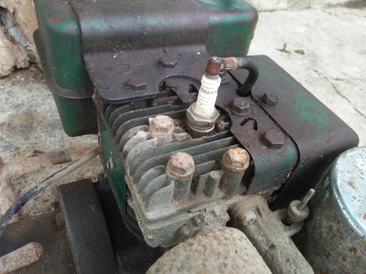 เครื่องยนต์โบราณ BRIGGS&amp;STRATTON U.S.A.  เครื่องขนาดเล็ก สภาพเดิม