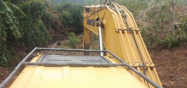 ขายKOMATSU 200-8MO ไฟเต็มเอกสารชุดจดทะเบียนราคา 1,350,000
