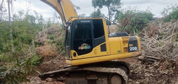 ขายKOMATSU 200-8MO ไฟเต็มเอกสารชุดจดทะเบียนราคา 1,350,000