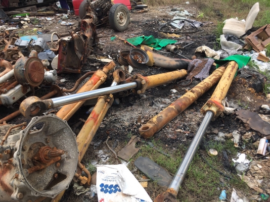 ขายกระบอกไฮโดรลิค pc200 กะบอกละ5500บาท 0816278866