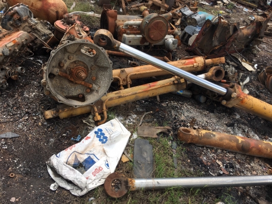 ขายกระบอกไฮโดรลิค pc200 กะบอกละ5500บาท 0816278866