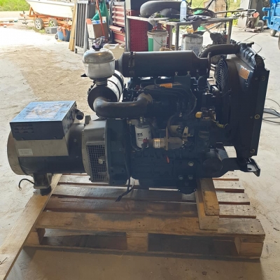 เครื่องปั่นไฟเก่าญี่ปุ่น 10 kva เครื่องยนต์ดีเซลคูโบต้า ไฟ 220/380 3 เฟส เครื่องปั่นไฟเก่าญี่ปุ่น 10 kva เครื่องยนต์ดีเซลคูโบต้า ไฟ 220/380 3 เฟส