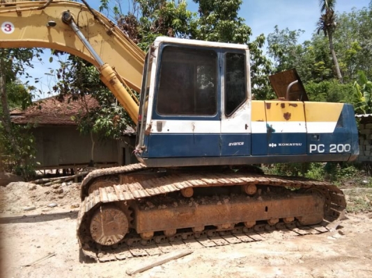 ขายKOMATSU PC200-5 มี3คันๆละ350,000/400,000/500,000