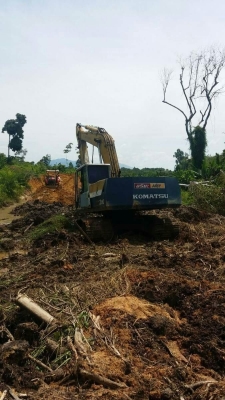 ขายKOMATSU PC200-5 มี3คันราคาคันละ350,000/400,000/500,000
