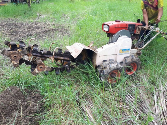 ขายถูกๆ ไปเลยครับ รถขุดวางท่อประปา สายไฟ ขุดร่อง อเนกประสงค์ เก่าญี่ปุ่น เครื่องดีเซล  พร้อมใช้