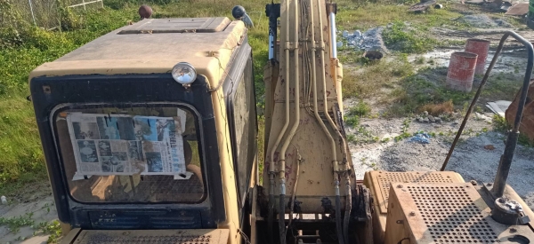 ขายเหมา3คัน700,000 CAT320V2 เสีย1คันทำงานได้2คันขายตามสภาพ