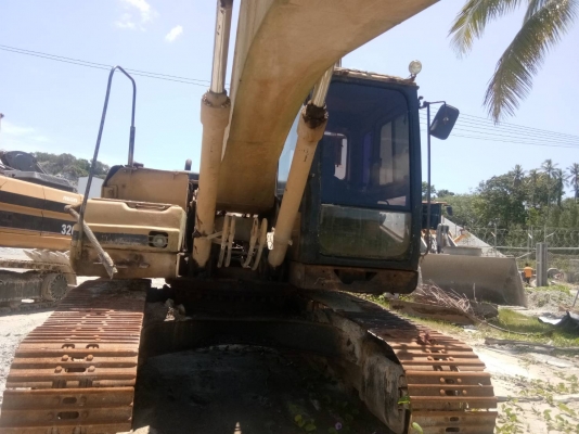 ขายเหมา3คัน700,000 CAT320V2 เสีย1คันทำงานได้2คันขายตามสภาพ ขายเหมา3คัน700,000 CAT320V2 เสีย1คันทำงานได้2คันขายตามสภาพ