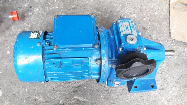 ขาย !! มอเตอร์เกียร์ปรับรอบ.ขนาด0.5แรง380v.สภาพเดิมๆพร้อมใช้งาน