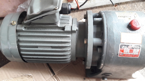 ขาย !! มอเตอร์เกียร์.TECO.ขนาด1/4แรง380v.รอบ1:10พร้อมใช้งาน ขาย !! มอเตอร์เกียร์.TECO.ขนาด1/4แรง380v.รอบ1:10พร้อมใช้งาน