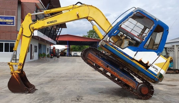 ขายด่วนรถขุด6ตันรถนอกราคา580,000บาทแบคโฮKOBELCOSK60-3มาร์คทีมีเต่ากะต่ายคลนโทลน้ำมันปั้มนี้วระบบไฟฟ้าครบเร็วแรงไม่โหลดเครื่อง 4สูบ อีซูซู4JB1รถนอกเพื่งนำเข้ามาใหม่จากญี่ปุ่นยังไม่ได้ใช้ในไทยเลย