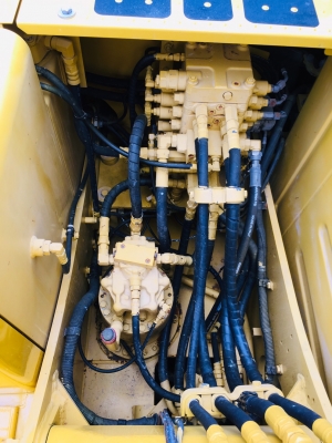 ขาย KOMATSU PC130-8 กล้องหลัง สภาพสวยๆ 3300 ชั่วโมง(PM7000ชม) ชมรถได้ทุกวัน สนใจติดต่อ 081-4283210