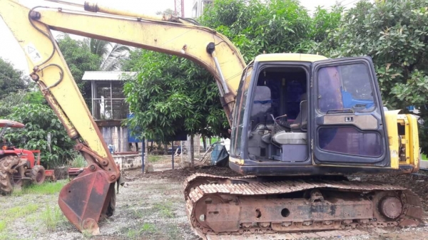 ขายKOMATSU PC120-6/เครื่องดี+ปั๊มแรงไม่มีโหลด+เอวแนน่+ไฟฟ้าครบครับเอกสารอินวอยราคา650,000บาท ติดต่อคุณอ๊อฟ พิจิตร 086-737-9991