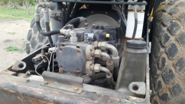 ขายรถบดBW211D-3 51xxhrสภาพสวยพร้อมใช้ ราคา1,300,000บาทเอกสารอิมวอย ติดต่อคุณ อ๊อฟ พิจิตร 086-737-9991