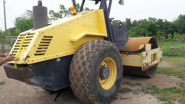 ขายรถบดBW211D-3 51xxhrสภาพสวยพร้อมใช้ ราคา1,300,000บาทเอกสารอิมวอย ติดต่อคุณ อ๊อฟ พิจิตร 086-737-9991