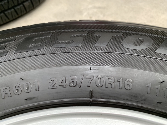 ล้อแม็ก Mitsu Triton ขอบ 16 พร้อมยาง 245-70-16 Deestone ปี 13 สภาพดี