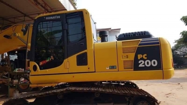รถสวย ๆ สุด 2,650,000 ต่อรอง KOMATSU PC200-8 MO ใหม่สุดๆ ทำงาน 5,476 ชม เครื่องดี ปั้มแรง โช่หนา เอวแน่น ไฟฟ้าครบ เอกสารเล่มทะเบียน  สนใจ   โทร 0610710295  สนใจ รายการสินค้า อื่นๆ ที่ เว็ปไชค์ Truck2Hand https://www.truck2hand.com/index.php?actions=conten