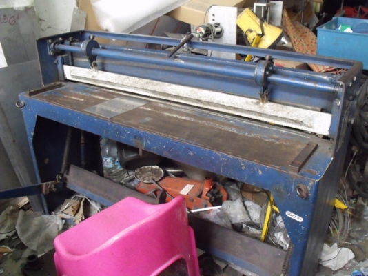 เครื่องตัดโลหะแผ่น เท้า