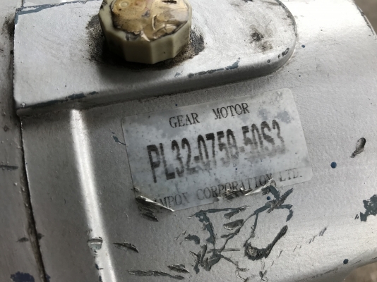 ขายมอเตอร์เกียร์ Kimpo 1HP. 380V อัตราทด 1:60 mede in Taiwan เพลาออกประมาณ 24รอบต่อนาที สภาพสวยใหม่มาก หมุนนิ่ม พร้อมใช้งาน มี 2ตัวครับ