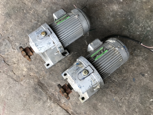 ขายมอเตอร์เกียร์ Kimpo 1HP. 380V อัตราทด 1:60 mede in Taiwan เพลาออกประมาณ 24รอบต่อนาที สภาพสวยใหม่มาก หมุนนิ่ม พร้อมใช้งาน มี 2ตัวครับ