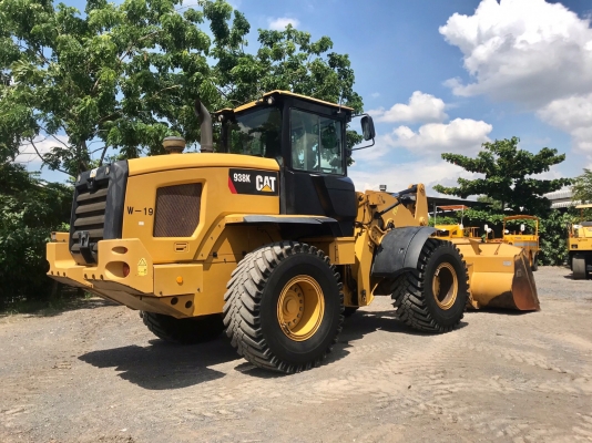 ขายรถตัก CATERPILLAR 938K ยกสูง 4.50 เมตร นำเข้าจากญี่ปุ่น พร้อมใช้ครับ ติดต่อ 063-9316985 ID LINE : 0639316985 ครับ