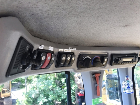 ขายรถตัก CATERPILLAR 938K ยกสูง 4.50 เมตร นำเข้าจากญี่ปุ่น พร้อมใช้ครับ ติดต่อ 063-9316985 ID LINE : 0639316985 ครับ