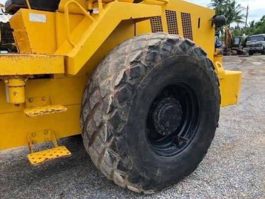 ขาย 1,150,000 รถบด SAKIAI SV 500 TF เก่านอก 2 ปี 2 เพลา 2 เปลือก 1,xxx ชัวโมง เครื่อง ISUZU เครื่องดี ปั้มสั่นแรง เอวแน่น ยางดี หนามหุ้มล้อเรียบสวย รถสวยพร้อมใช้ เอกสารเล่มทะเบียน  สนใจ นครปฐม   โทร 0610710295  สนใจ รายการสินค้า อื่นๆ ที่ เว็ปไชค์ Truck2H