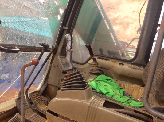 ขายด่วน KOMATSU PC 120-6 Spec ญี่ปุ่น บอดี้สวยๆพร้อมใช้งานได้เลย เครื่อง ISUZU 4BD1 ติดตั้ง แถมเครื่องเก่า KOMATSU ให้ครบทุกอุปกรณ์เลยนะครับราคานี้ ช่วงล่างเอวแน่น บูมอาร์มสวย เอกสารสัญญาซื้อขาย ต่อรองได้ครับ