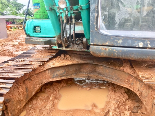 ขายด่วน KOMATSU PC 120-6 Spec ญี่ปุ่น บอดี้สวยๆพร้อมใช้งานได้เลย เครื่อง ISUZU 4BD1 ติดตั้ง แถมเครื่องเก่า KOMATSU ให้ครบทุกอุปกรณ์เลยนะครับราคานี้ ช่วงล่างเอวแน่น บูมอาร์มสวย เอกสารสัญญาซื้อขาย ต่อรองได้ครับ