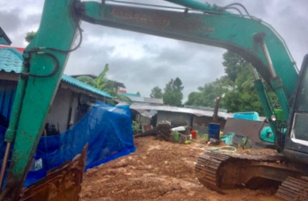 ขายด่วน KOMATSU PC 120-6 Spec ญี่ปุ่น บอดี้สวยๆพร้อมใช้งานได้เลย เครื่อง ISUZU 4BD1 ติดตั้ง แถมเครื่องเก่า KOMATSU ให้ครบทุกอุปกรณ์เลยนะครับราคานี้ ช่วงล่างเอวแน่น บูมอาร์มสวย เอกสารสัญญาซื้อขาย ต่อรองได้ครับ