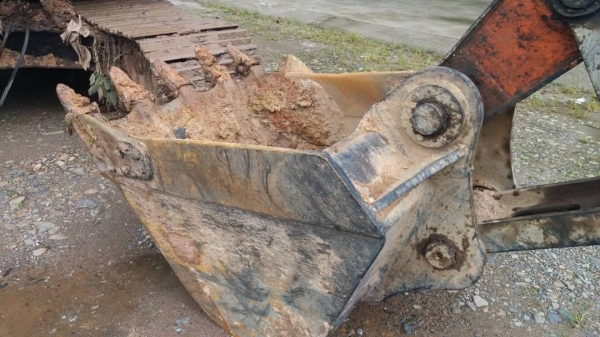 ขาย 1,290,000 HITACHI zx 225 usr เล่มทะเบียน  ไฟฟ้าครบ เครื่องดี เอวแน่น ช่วงล่างเต็ม รถสวยเหมือนรถใหม่ สภาพพร้อมใช้งานเอกสารพร้อมโอน รถอยู่ จันทบุรี 090-772-3710 090-772-3708