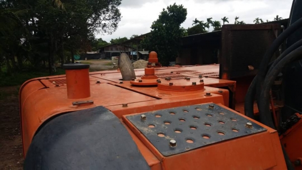 ขาย 1,290,000 HITACHI zx 225 usr เล่มทะเบียน  ไฟฟ้าครบ เครื่องดี เอวแน่น ช่วงล่างเต็ม รถสวยเหมือนรถใหม่ สภาพพร้อมใช้งานเอกสารพร้อมโอน รถอยู่ จันทบุรี 090-772-3710 090-772-3708