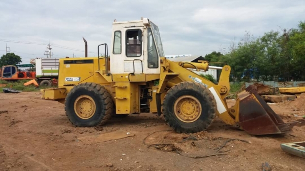 ขาย 650,000 รถตักล้อยาง KAWASAKI 70 Z UERO 3 เล่มทะเบียน ขนาดตักได้ 3 คิว เครื่องดี เกียร์แรง เอวแน่น ยางดี รถสวยพร้อมใช้เอกสารพร้อมโอน รถอยู่ ปทุมธานี 090-772-3710 090-772-3708