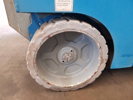 รถกระเช้าเก่านอก Genie GS-3246 ยกสูง 12 เมตร