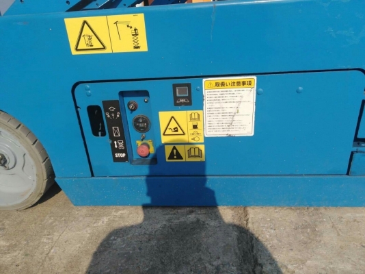 รถกระเช้าเก่านอก Genie ยกสูง 8 เมตร รถกระเช้าเก่านอก Genie ยกสูง 8 เมตร