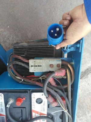 รถกระเช้าเก่านอก Genie ยกสูง 8 เมตร รถกระเช้าเก่านอก Genie ยกสูง 8 เมตร