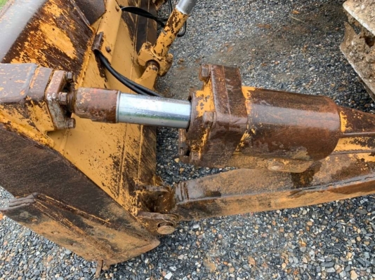 ขาย 465,000 รถแทรคเตอร์ CATTERPILAR D5B เล่มทะเบียน ตีนไก่ (ฮาร์ปยาว)พร้อมลิปเปอร์หลัง เครื่อง10Zไดเร็ค เกียร์ตัดแรง โช่หนา ช่วงล่างแน่น รถพร้อมใช้งาน เอกสารเล่มทะเบียนพร้อมโอน รถอยู่ นครปฐม  090-772-3710 090-772-3708